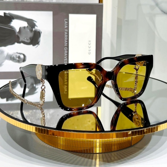 Gucci Black and Gold Sunglasses - Picture 2 of 14